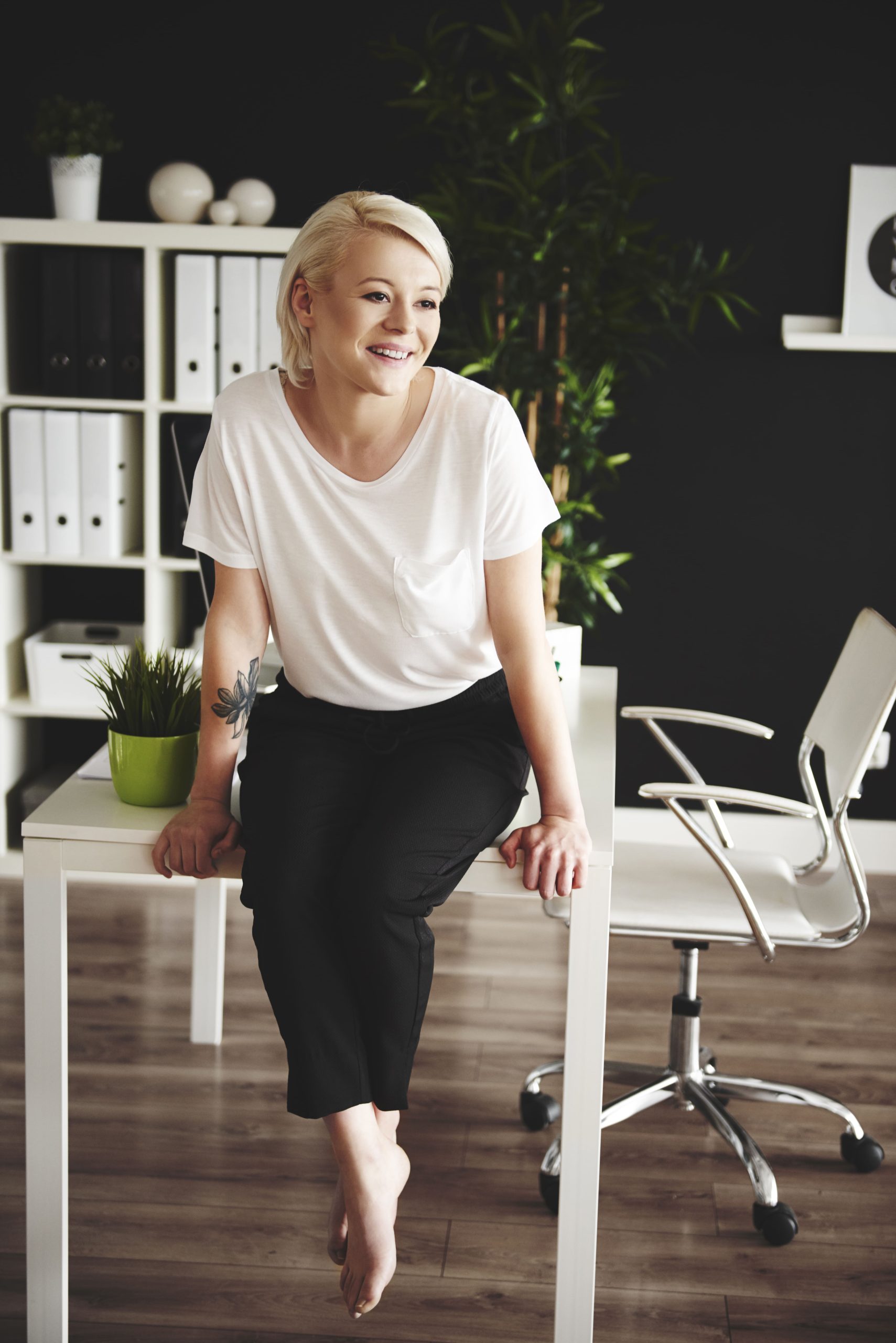 cheerful-businesswoman-laughing businesswoman